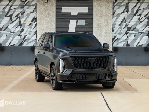 Used 2025 Cadillac Escalade V w/ LPO, ONYX Package AWD/4WD image 2
