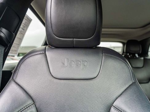 Used 2019 Jeep Cherokee Limited AWD/4WD image 12
