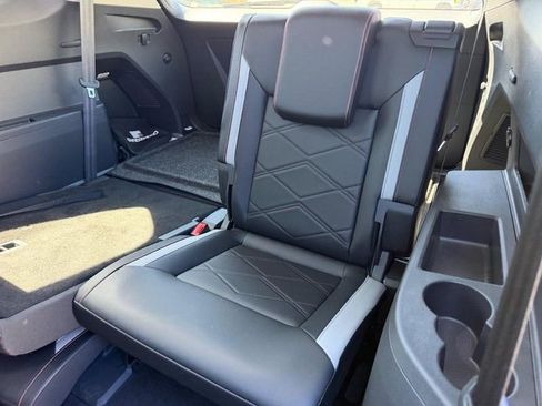 Used 2024 Volkswagen Atlas Peak Edition SE AWD/4WD image 8