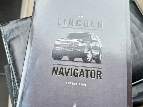 Used 2007 Lincoln Navigator Ultimate image 13