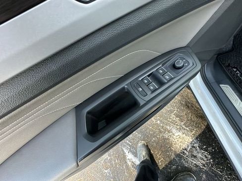 Used 2023 Volkswagen Atlas SE image 17