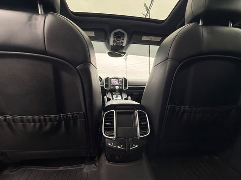 Used 2018 Porsche Cayenne Platinum Edition image 22