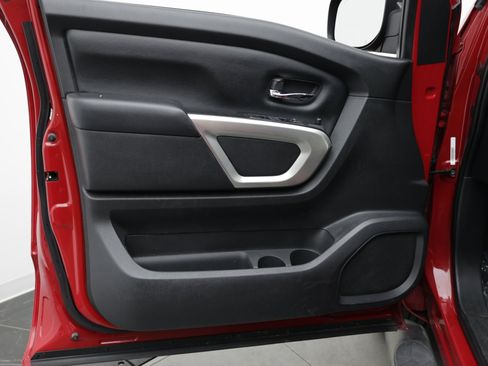 Used 2022 Nissan Titan SV RWD image 14