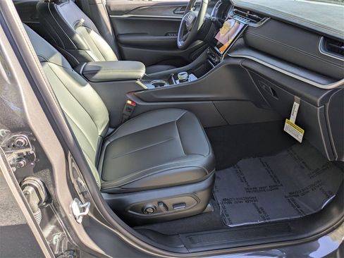 New 2025 Jeep Grand Cherokee Limited image 36