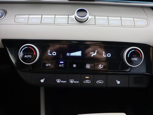Used 2024 Hyundai Elantra Limited FWD image 15