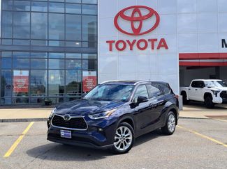 Used 2023 Toyota Highlander Limited AWD/4WD video 1