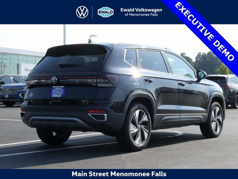 New 2025 Volkswagen Taos SE image 3