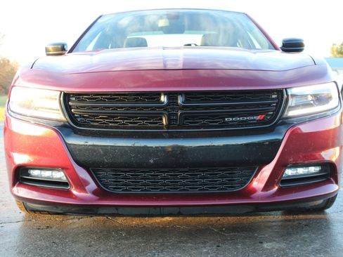 Used 2018 Dodge Charger SXT Plus w/ Blacktop Package image 2