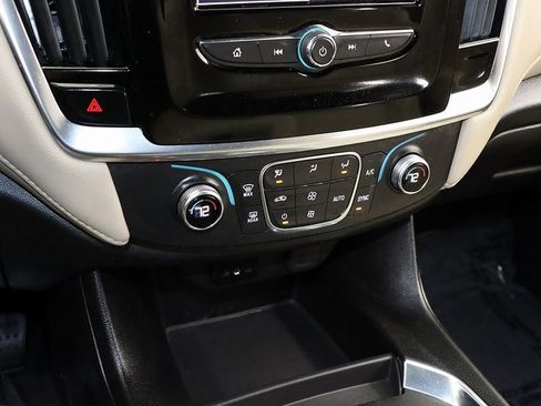 Used 2023 Chevrolet Traverse LS image 20