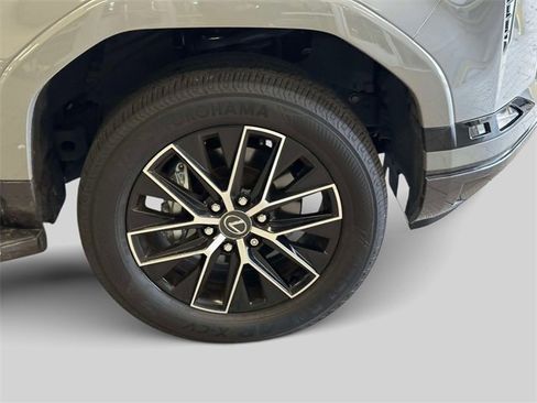 Used 2024 Lexus GX 550 image 10