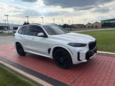 Used 2024 BMW X5 xDrive40i w/ M Sport Package AWD/4WD image 2
