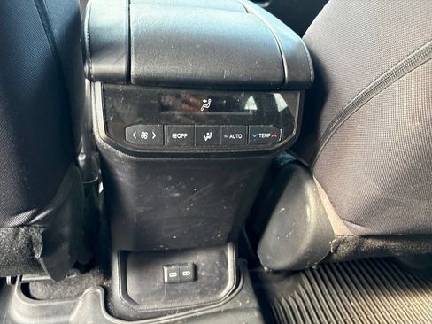 Used 2023 Toyota Highlander L FWD image 21