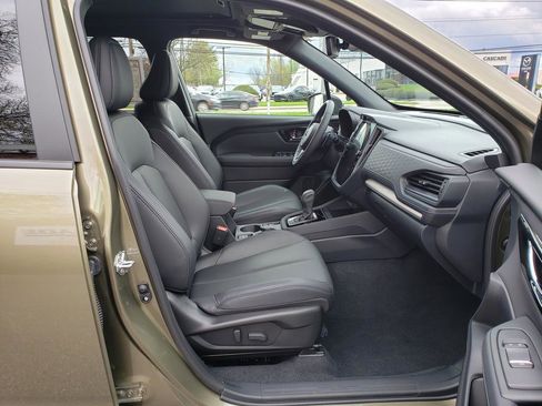 Used 2025 Subaru Forester Limited w/ Popular Package image 17