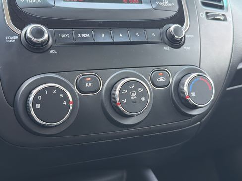 Used 2017 Kia Forte LX FWD image 6