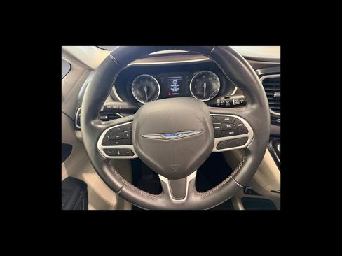 Used 2018 Chrysler Pacifica Touring-L FWD image 14