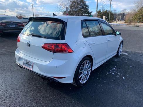 Used 2017 Volkswagen Golf 4-Door image 4
