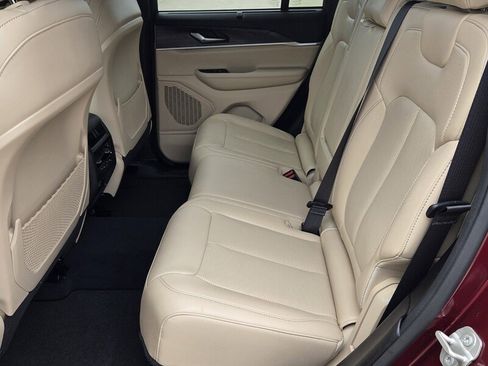 Certified 2024 Jeep Grand Cherokee Limited w/ Luxury Tech Group II AWD/4WD image 11