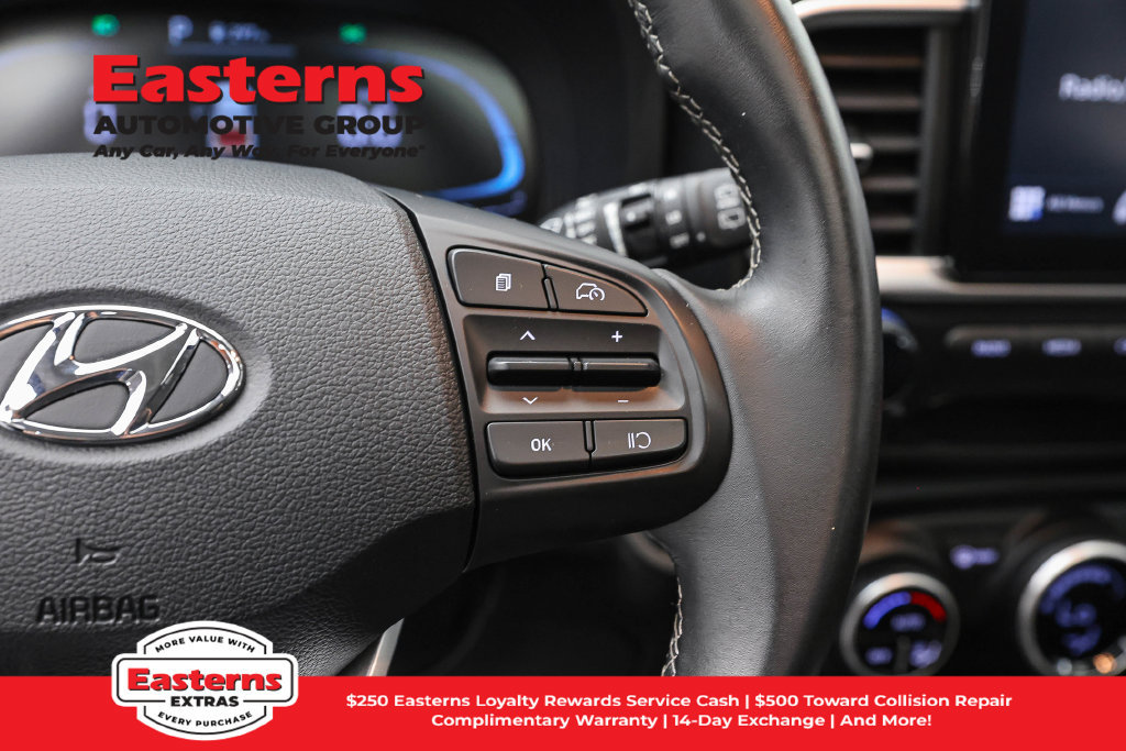 Used 2025 Hyundai Venue SEL FWD image 16