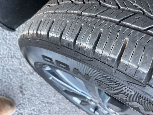 Used 2023 Chevrolet Traverse RS image 7