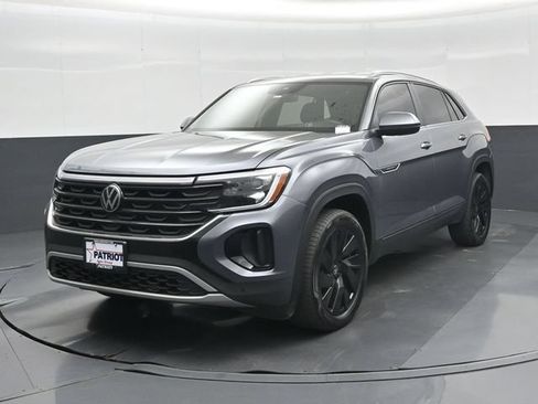 Used 2024 Volkswagen Atlas Cross Sport SE FWD image 33