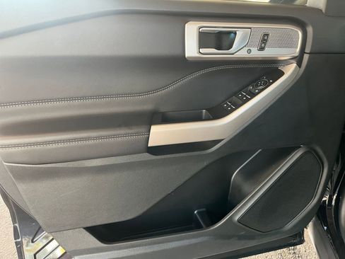 Used 2023 Ford Explorer Limited image 20