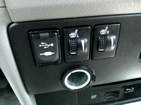 Used 2015 Toyota Sienna XLE Premium image 27