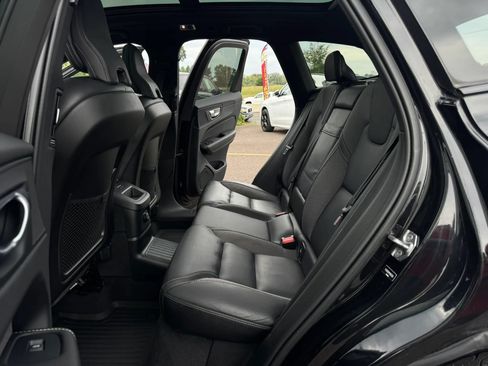 Used 2021 Volvo XC60 T8 R-Design w/ Advanced Package AWD/4WD image 18