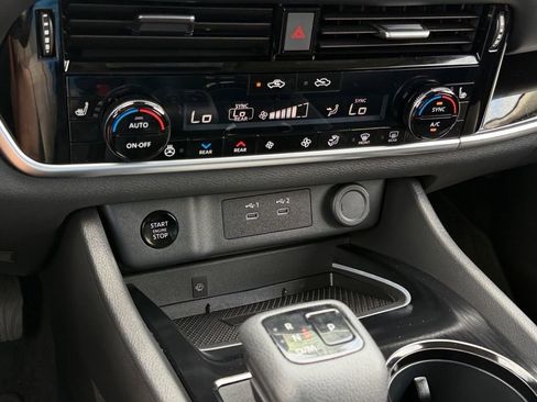 Used 2024 Nissan Rogue SL w/ SL Premium Package FWD image 26