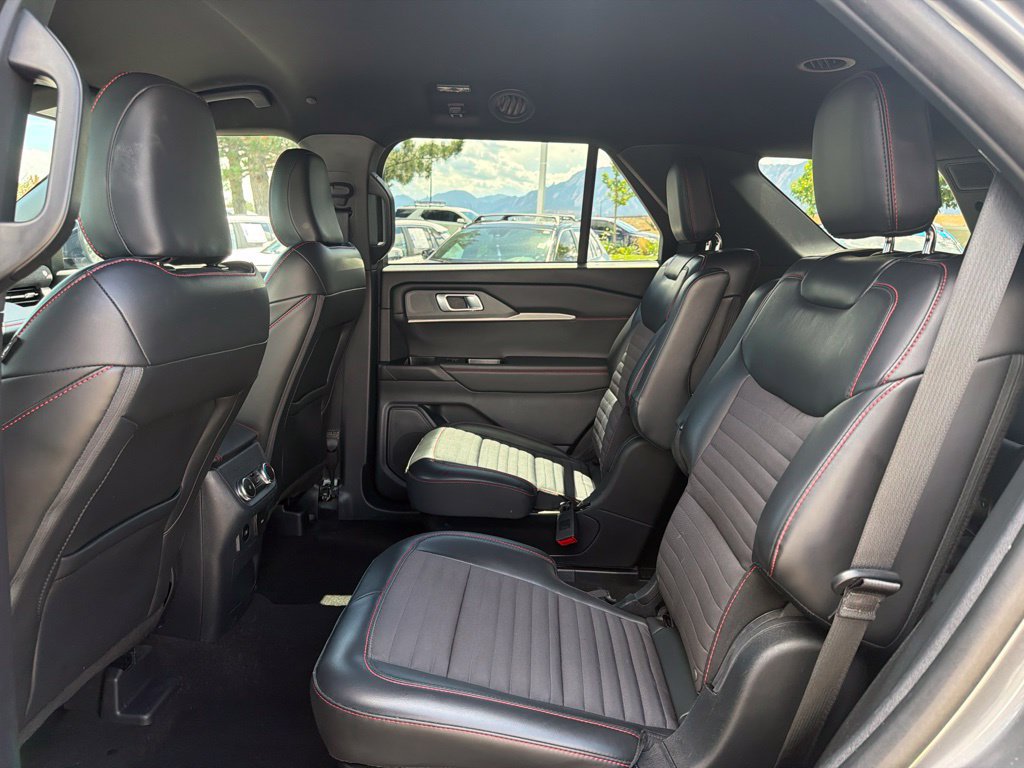 Used 2025 Ford Explorer ST-Line AWD/4WD image 19