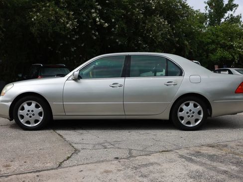 Used 2003 Lexus LS 430 RWD image 3