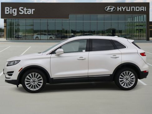 Used 2019 Lincoln MKC Premiere FWD image 2