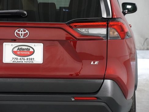 Used 2019 Toyota RAV4 LE FWD image 10