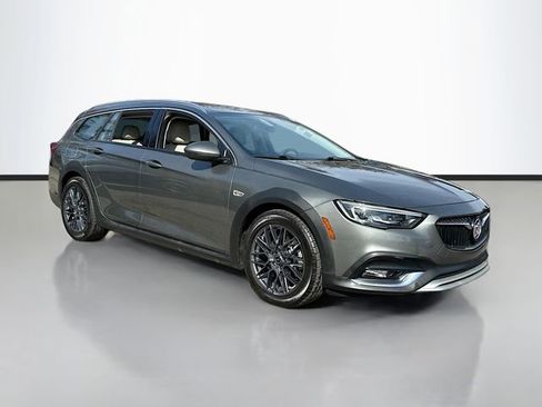 Used 2019 Buick Regal Essence w/ Driver Confidence Package I image 3