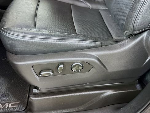Used 2025 GMC Yukon Denali image 21