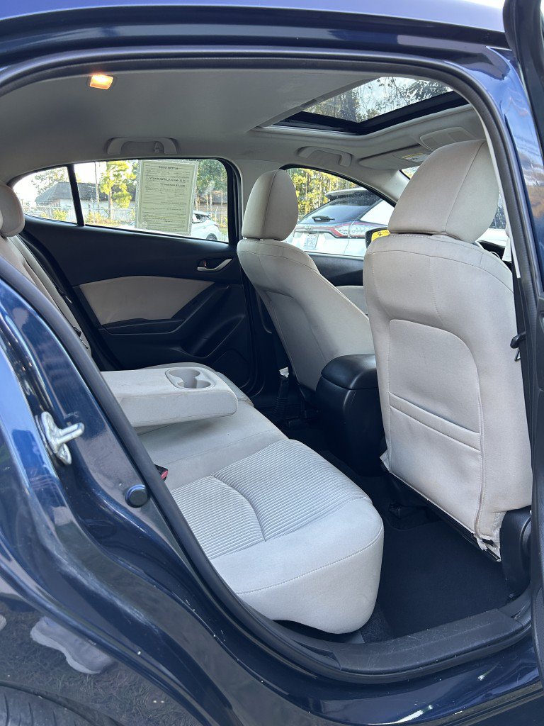 Used 2015 MAZDA MAZDA3 i Touring w/ Technology Package FWD image 17