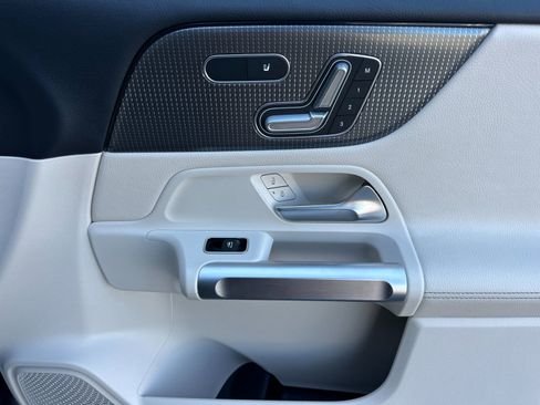 Certified 2022 Mercedes-Benz GLB 250 image 19