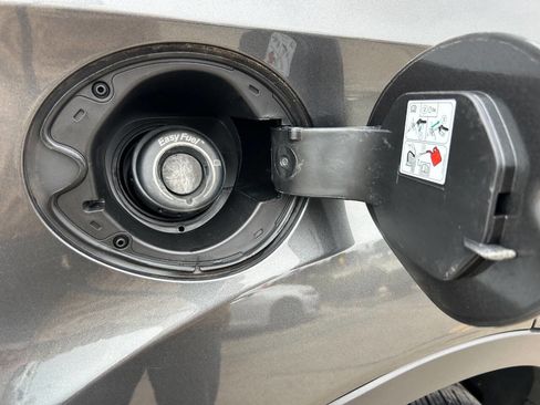 Used 2019 Ford Escape SE image 17