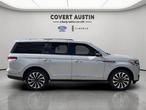 Certified 2024 Lincoln Navigator Reserve AWD/4WD image 6