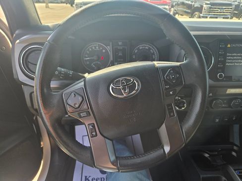 Used 2022 Toyota Tacoma TRD Off-Road AWD/4WD image 10