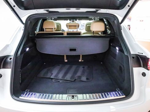 Used 2022 Porsche Cayenne Platinum Edition image 31