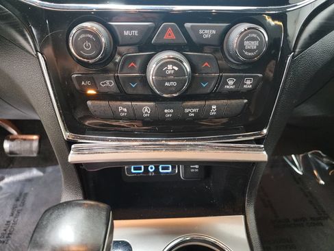 Used 2021 Jeep Grand Cherokee Laredo X AWD/4WD image 21