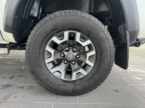 Used 2020 Toyota Tacoma TRD Off-Road image 10