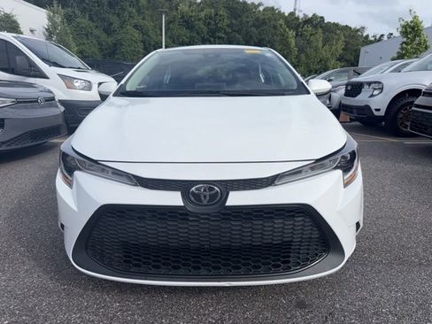 Used 2021 Toyota Corolla LE FWD image 2