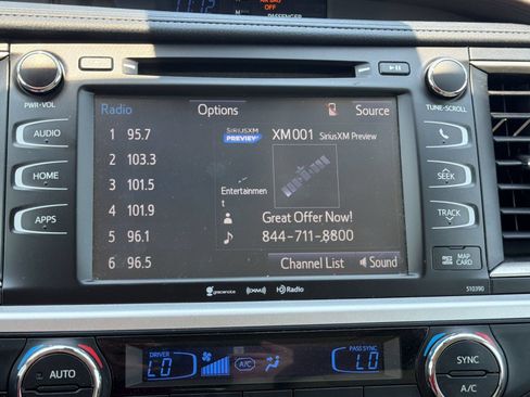 Used 2019 Toyota Highlander XLE FWD image 20
