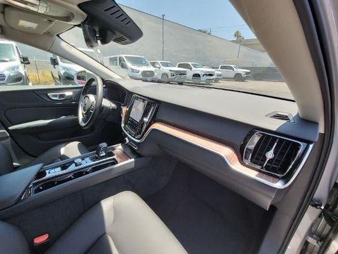 Used 2025 Volvo V60 B5 Cross Country Plus AWD/4WD image 27