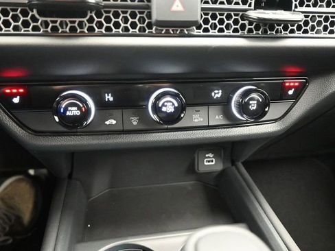 Certified 2025 Honda HR-V Sport image 16