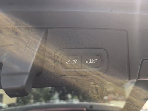 Used 2026 Volvo XC60 B5 Plus AWD/4WD image 18
