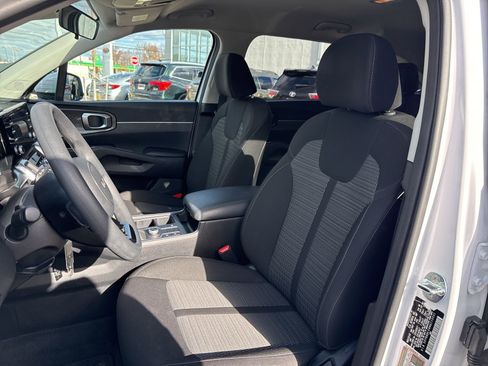 Used 2022 Kia Sorento LX image 12