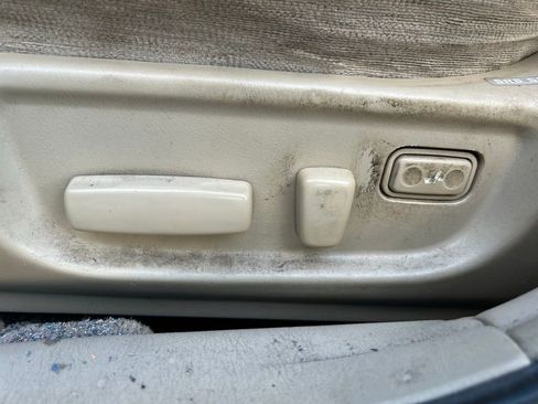 Used 2001 Toyota Avalon XL image 16