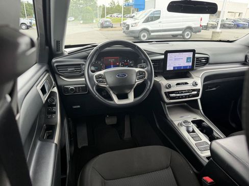 Certified 2023 Ford Explorer XLT RWD image 18